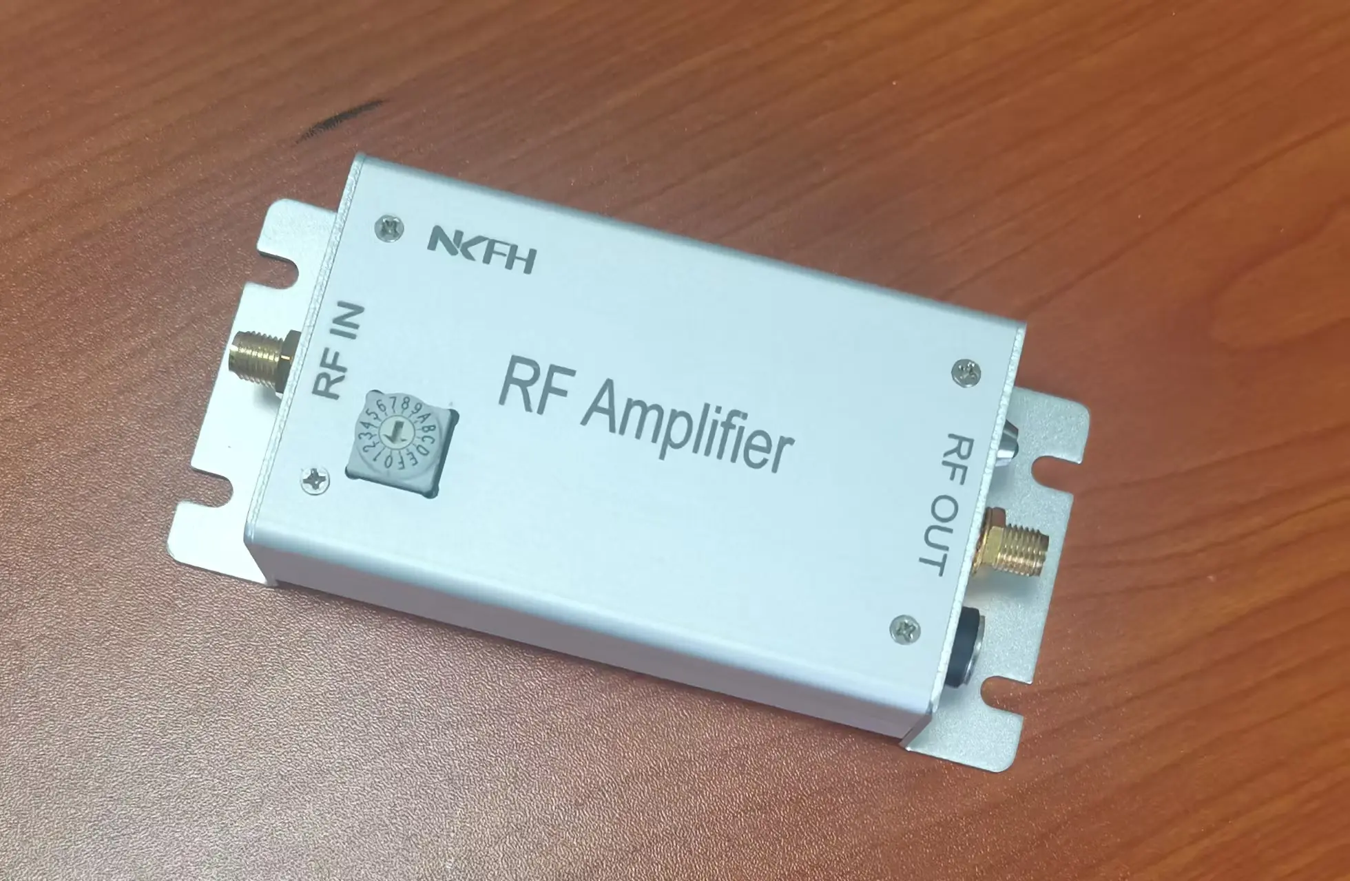 1-1200MHz 射频宽带功率放大器